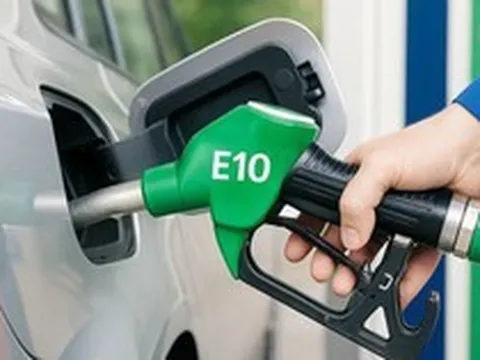 Người dân phản ánh xe gặp bất thường khi dùng xăng E10: Bộ Công thương sẽ rà soát ra sao?