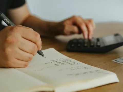 Sợ đầu tư học phí hơn 100 triệu mỗi năm cho con, ra trường con nhận lương tháng 5 triệu đồng