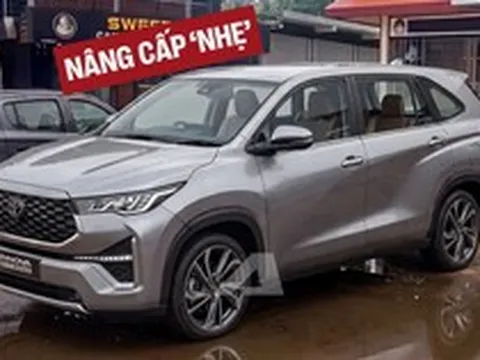 Toyota Innova Cross bản mới lần đầu lộ diện trên đường: Đầu xe được tinh chỉnh, có thể nâng cấp cả màn hình, ADAS