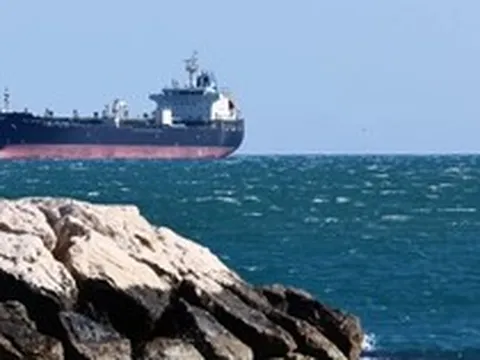 Mỹ tiếp tục siết trừng phạt, Iran lập tức tuyên bố: Không gì ngăn được chúng tôi xuất khẩu dầu