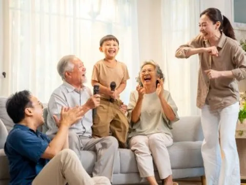 Dốc hết tiền bạc đi chăm sóc con cháu, cuối đời tôi hối hận vì nhận ra mình chỉ có thể dựa vào người này!