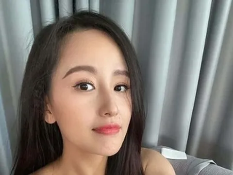 'Ngọc hoàng' Quốc Khánh bất ngờ lộ diện, Mai Phương Thúy mảnh mai với áo 2 dây