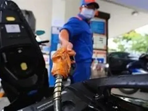 Giá xăng, dầu cùng tăng