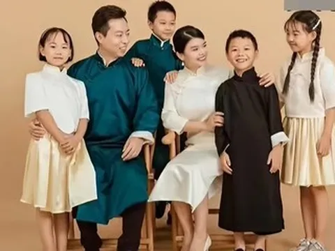 Gặp lại mối tình đầu sau ly hôn, cặp đôi tái hợp xây dựng tổ ấm 7 người