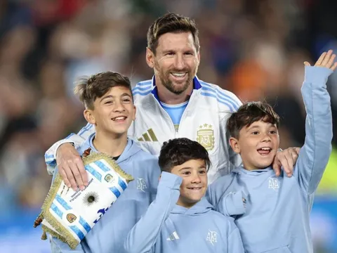 Phía sau hào quang World Cup là một Messi rất khác