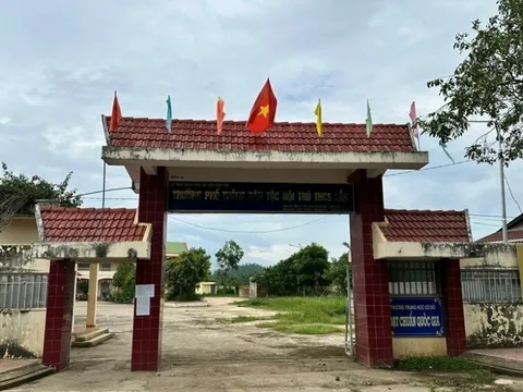 Nguyên hiệu trưởng bị kiện vì chiếm gần 500 m2 đất trường