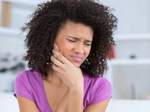 Trì hoãn nhổ răng khôn sau tuổi 35 liệu có dẫn đến nguy cơ biến chứng?