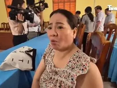 Nạn nhân vụ cháy xe khách khiến 7 người chết: Chỉ kịp ôm con lao ra khỏi xe