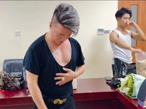 Nam ca sĩ U60 đình đám một thời phải mượn áo để lên sân khấu khi đi hát ở Hà Nội