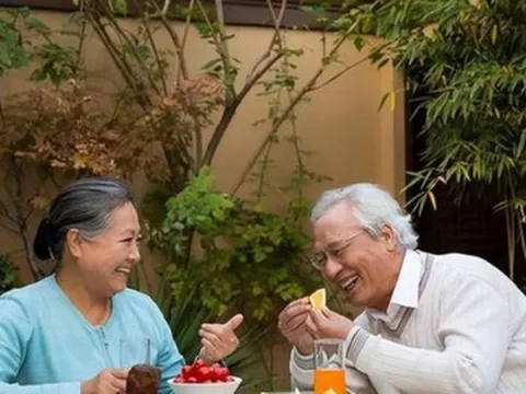 Đến tuổi 60, người khôn ngoan không tiêu 3 loại tiền, không đến 3 nơi, không gặp 3 kiểu người