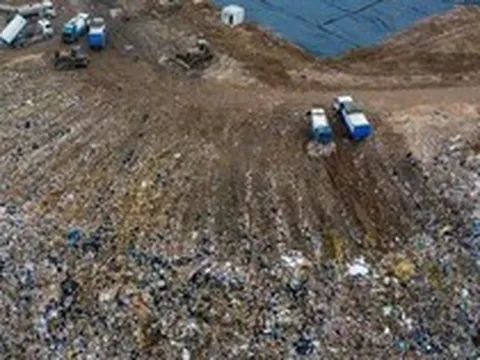 Phát hiện 62 triệu tấn vàng, bạc, bạch kim bị bỏ ngoài bãi rác