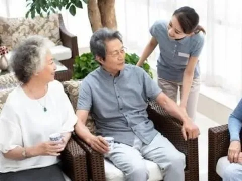 5 kiểu người về già không nên thuê giúp việc hay sống cùng con cái, vào viện dưỡng lão sống an toàn mà vui vẻ