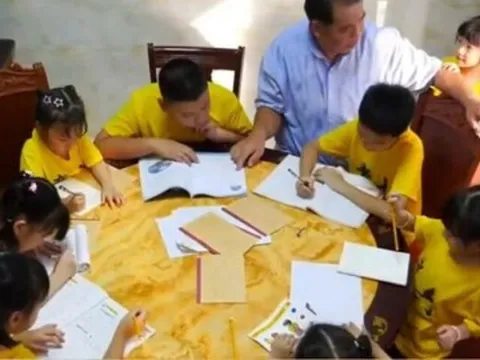 11 đứa cháu được gửi về quê nghỉ hè, ông nội U70 một mình “gánh team” khiến dân mạng chỉ biết bái phục
