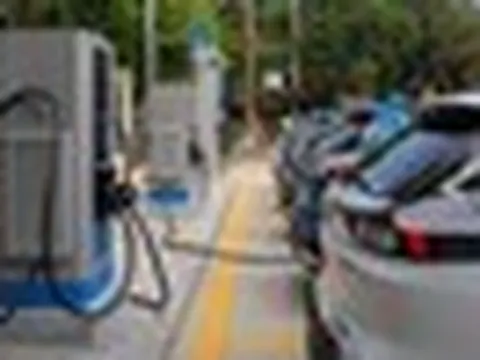 Công ty trạm sạc VinFast của tỷ phú Phạm Nhật Vượng ra thông báo tạm ngừng một việc quan trọng