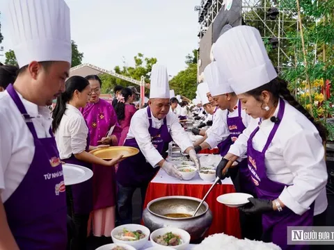 Lần đầu quảng diễn 300 tô bún bò Huế cùng lúc, tôn vinh tinh hoa ẩm thực Cố đô