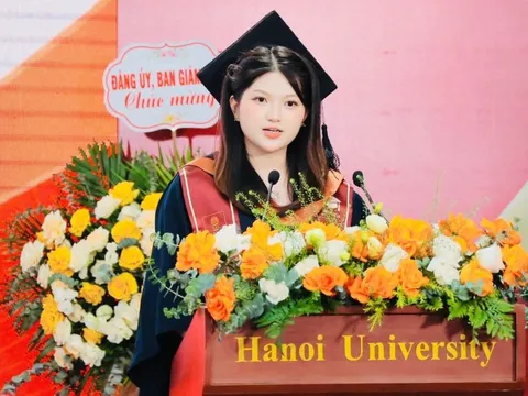 Từ mê đồ ăn Hàn đến thủ khoa được giữ lại làm giảng viên thỉnh giảng