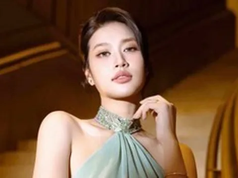 Hoa hậu Đoàn Thiên Ân đánh dấu cột mốc đáng nhớ ở tuổi 26 khi "mua nhà tặng ba"