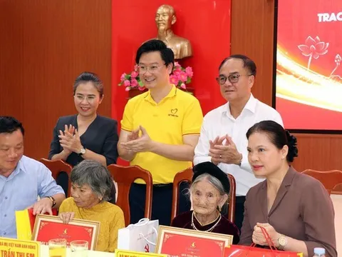 Trao tặng 60 căn nhà đầy đủ nội thất cho Mẹ Việt Nam anh hùng, thương binh nặng tại Nghệ An