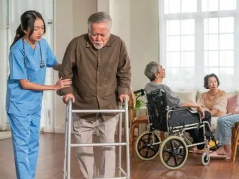 Đưa mẹ vào viện dưỡng lão nghỉ hưu là quyết định khiến tôi day dứt nhưng không hối hận