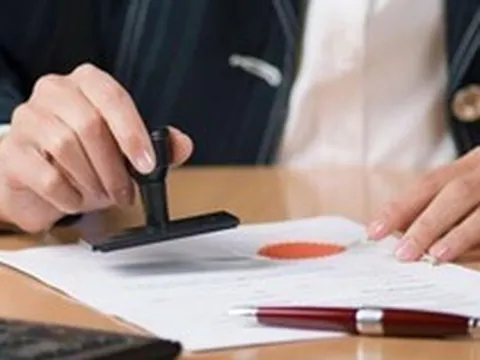Đề xuất bỏ công chứng giao dịch đất đai: Người mua nhà sẽ gặp rủi ro nào?
