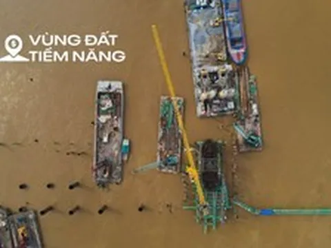 Ngắm đại công trường xây cầu 16.000 tỷ đồng ở trung tâm Hà Nội: Quy tụ 100 máy móc, hơn 500 nhân sự, dùng lượng thép gấp 5 cầu Long Biên