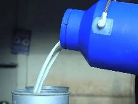 Đột kích một nhà máy, triệt phá đường dây sản xuất hơn 2 triệu lít sữa tươi giả, dùng 230.000 kg sữa bột kém chất lượng cùng tạp chất để pha