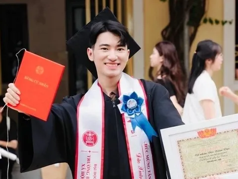 Từng tự ti về bản thân, nam sinh thành á khoa trường Nhân văn