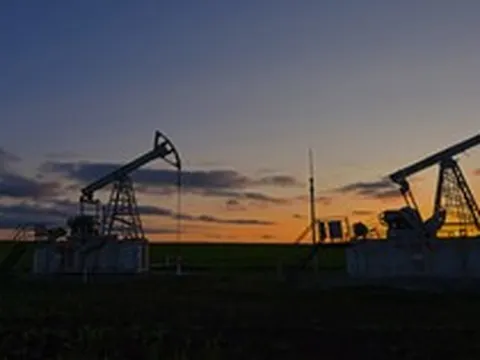Mỹ liên tục cảnh báo, một khách ruột vẫn ồ ạt mua dầu Nga