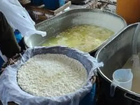 Đột kích một căn nhà lúc 9 giờ tối, công an triệt phá đường dây sản xuất sữa giả từ hóa chất, tịch thu 5.300 lít và loạt máy pha trộn công nghiệp