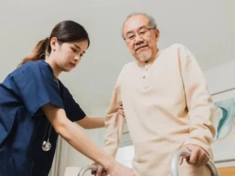 Biến cố tuổi già khiến cụ ông cay đắng nhận ra: Có tiền tiết kiệm còn đáng tin hơn trông chờ vào con