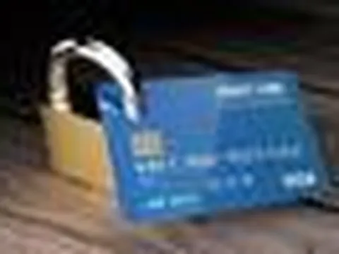 Phong tỏa tài khoản ngân hàng đối với loạt người nộp thuế có tên trong danh sách sau
