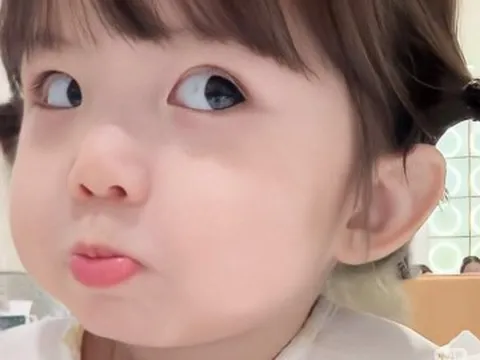 Bố đi khai sinh đặt tên cho con là Mười Hai, đứa trẻ trưởng thành tự đổi thành tên khác rất hay