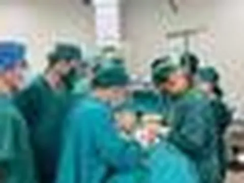 160 phút căng thẳng trong phòng phẫu thuật để cứu nữ bệnh nhân ngã từ tầng cao