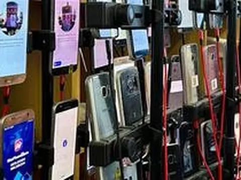 Thao túng tương tác mạng xã hội bằng phonefarm tích hợp AI ngày càng tinh vi