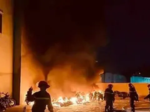 Hàng chục xe máy cháy trơ khung trong đêm ở TPHCM