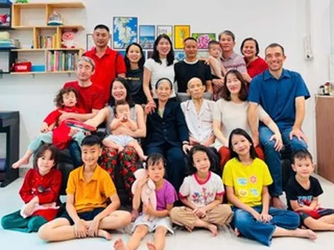 Nhớ lời cha nghèo dạy, 8 con ở Đà Nẵng học thành tài, có người là phó giáo sư