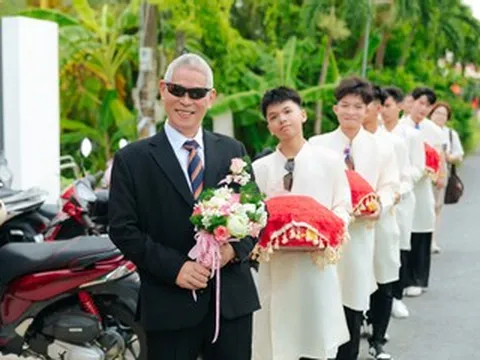 3 'đám cưới U70' gây sốt, chú rể hân hoan đi rước vợ về nhà