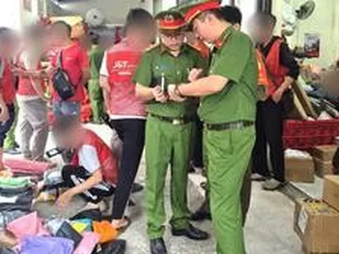 60 cán bộ, chiến sĩ đồng loạt ra quân kiểm tra 86 shipper lúc 6 giờ sáng
