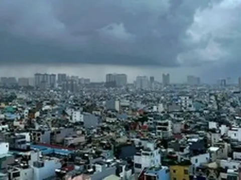Bão số 3 cách xa, vì sao TP.HCM vẫn mưa ào ào sáng sớm
