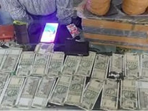 Tịch thu 7 tỷ tiền mặt chất thành đống, vàng cùng nhiều thiết bị điện tử trong một căn hộ