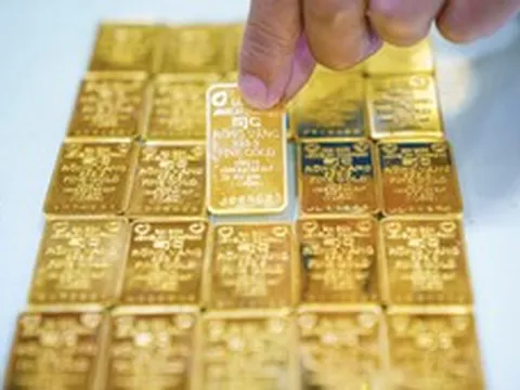 Đọc nhanh 7-8: Giá dầu lại tăng mạnh; giá vàng hôm nay biến động ra sao?