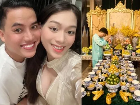 Học trò Trấn Thành có con thứ 5 với hot girl kém 8 tuổi, mâm cúng đầy tháng trông khác lạ, nhìn kỹ  mới thấy xa hoa