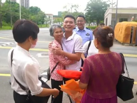 Người mẹ không tin con mới sinh đã qua đời và cái kết vỡ òa sau 38 năm