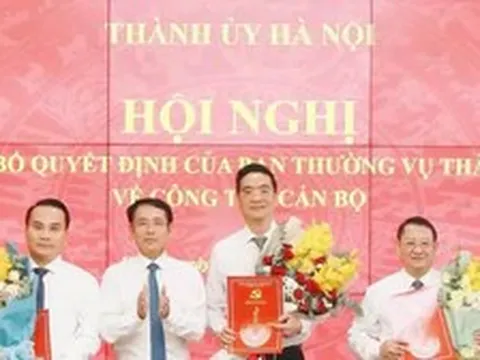 Hà Nội công bố, trao thêm nhiều quyết định về công tác cán bộ