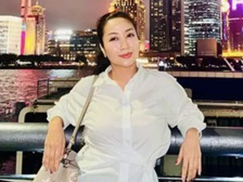 Ốc Thanh Vân rời Việt Nam