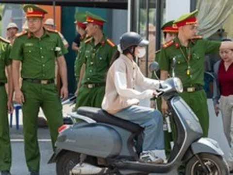 326 thí sinh chuyên Tuyên Quang làm thủ tục, nghe phổ biến quy chế thi lại
