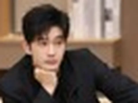 Bạn gái mới kém 22 tuổi của Huỳnh Hiểu Minh khác xa AngelaBaby