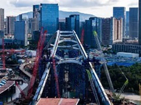 Phát hiện Trung Quốc nâng khối thép 10.400 tấn lên không trung, 24 xi lanh thủy lực phối hợp đồng bộ đưa vào đúng vị trí, sai số chỉ 2mm - công trình giao thông lớn dần lộ diện
