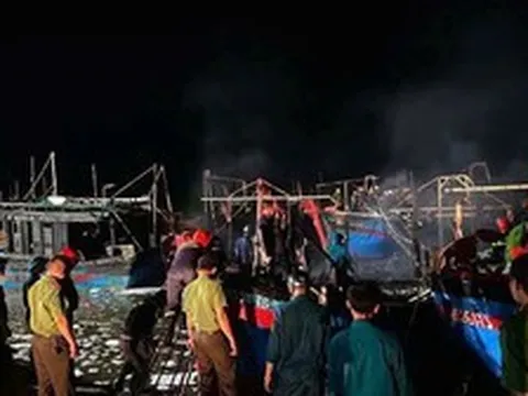 5 tàu cá bốc cháy ngùn ngụt lúc rạng sáng, thiệt hại 6 tỷ đồng