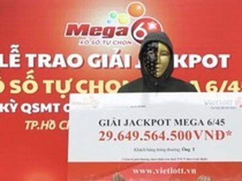 Mua vé số bán dạo, người đàn ông ở TP.HCM trúng độc đắc gần 30 tỷ đồng